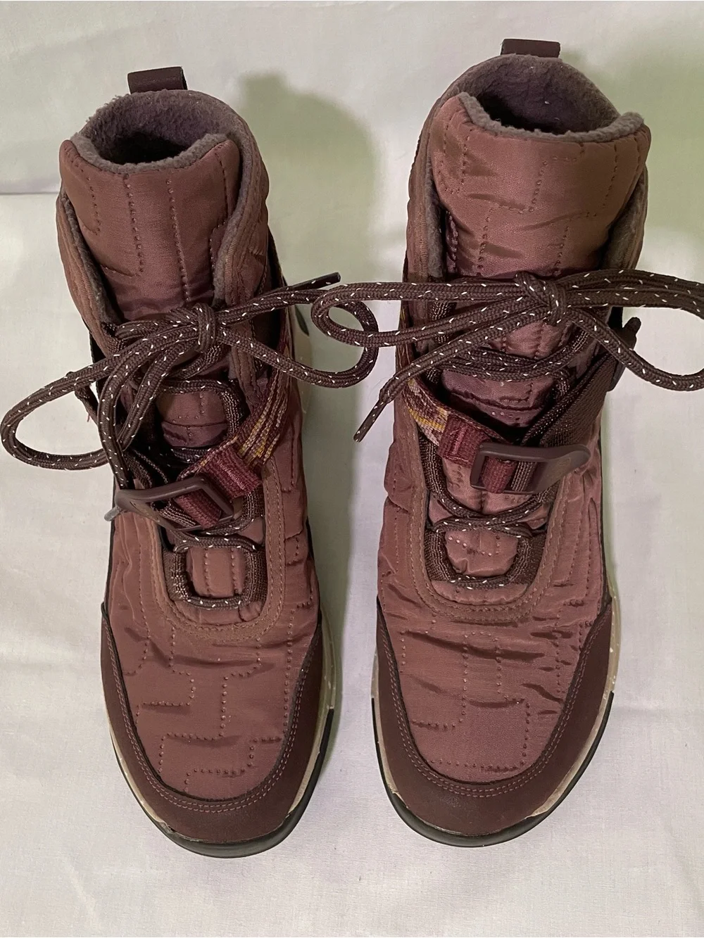 Chaco Borealis Women’s Burgundy Waterproof Winter Boots Size 7, EUR 38